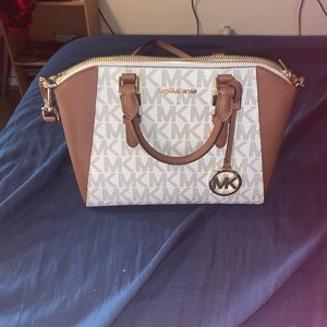 Michael kors hand bag
